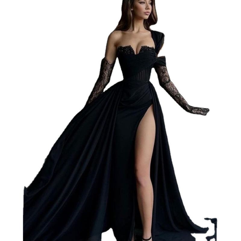 vestido negro con abertura sofisticada para impresionar a todos