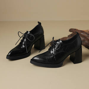 Chaussures pour femmes en cuir véritable faites à la main, imperméables, à bout pointu, à lacets épais, antidérapantes, durables, tendance, toutes saisons - Product Image 5