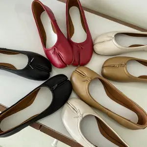 أحذية مسطحة نسائية مصنوعة يدويًا من xinzyrain للبيع بالجملة نعل مطاطي أصلي أصلي من الجلد المنقسم من الأمام للسيدات
