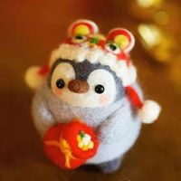Jouets en feutre de laine personnalisés, adorables animaux en peluche (pingouin rose, abeille, amboutonnière), faible MOQ, fabriqués en Chine selon l'image