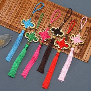 Pendentif Nœud Chinois avec Bordure Dorée, Ornement Perlé, Nœud de Richesse et de Prospérité à Huit Niveaux, Pompon Vertical, Finition Décorative - Product Image 2