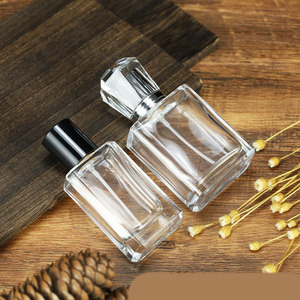 Vaporisateur <span class=keywords><strong>de</strong></span> <span class=keywords><strong>parfum</strong></span> en verre transparent <span class=keywords><strong>de</strong></span> luxe <span class=keywords><strong>de</strong></span> 30ml 50ml, avec bouchon en aluminium, flacon <span class=keywords><strong>Parfum</strong></span> Vide, flacon <span class=keywords><strong>de</strong></span> <span class=keywords><strong>parfum</strong></span> carré <span class=keywords><strong>de</strong></span> 50ml - Product Image 3