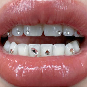 คริสตัล AB ขนาด 1.9-2.1 มม. คริสตัลไร้สารตะกั่วสำหรับตกแต่งฟัน คริสตัลแบบเป็นก้อน ประดับฟัน DIY ระยิบระยับ - Product Image 1