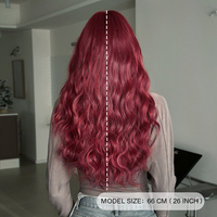 Peluca de Cabello Sintético Largo y Ondulado Rojo Brillante de 26 Pulgadas con Diadema, Fibra Resistente al Calor, Aspecto Natural Mate