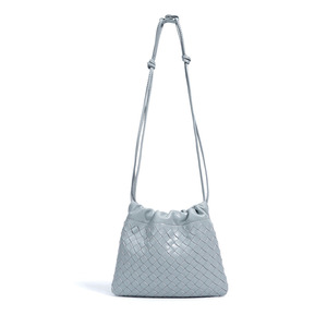 Borsa a tracolla di lusso in pelle intrecciata con logo personalizzato, pochette a forma di dumpling alla moda per donna, stile quotidiano, MOQ basso - Product Image 1