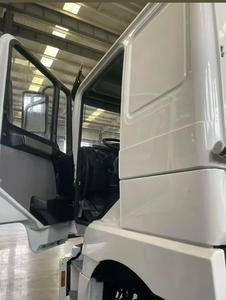 Camión Tractor Shacman F3000 6x4, Blanco, Motor Diésel Cummins de Alta Resistencia, 450hp, Caja de Cambios, Usado en Venta - Product Image 3