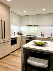 Meubles de <span class=keywords><strong>cuisine</strong></span> en bois clair, armoire haute avec <span class=keywords><strong>four</strong></span> encastré, ensemble modulaire en L, meubles de <span class=keywords><strong>cuisine</strong></span> sur mesure - Product Image 4