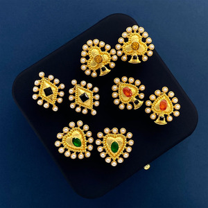 2024 Vintage <span class=keywords><strong>poker</strong></span> oreja raqueta diseño femenino sentido Palacio estilo hueco geometría corazón fritillary perla pendientes <span class=keywords><strong>Stud</strong></span> - Product Image 2