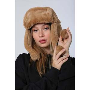 Gorro de Felpa Negro para Mujer con Pompón y Orejeras de Peluche, Accesorio para Parka 1103 - Product Image 2