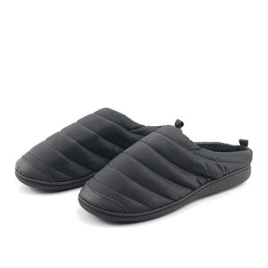 Sabots d'intérieur confortables et antidérapants pour hommes, imperméables, doublés en coton polaire noir matelassé, mules chaudes d'hiver pour le camping - Product Image 3