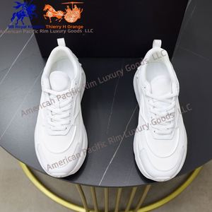 รองเท้าผ้าใบสไตล์บาสเก็ตบอลรุ่นใหม่สำหรับฤดูใบไม้ผลิและฤดูใบไม้ร่วง เหมาะสำหรับผู้ชายและผู้หญิง ดีไซน์เท่ห์ ระบายอากาศได้ดี สวมใส่สบาย ดีไซน์ทันสมัยสำหรับคู่รัก - Product Image 6