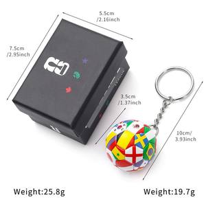 Porte-clés <span class=keywords><strong>Ballon</strong></span> <span class=keywords><strong>de</strong></span> Football avec Coffret Cadeau Exquis – Thème Sportif 2026 pour l'Organisation des Clés, Idéal pour les Événements <span class=keywords><strong>de</strong></span> Football et <span class=keywords><strong>la</strong></span> Présentation sur Sac à Dos - Product Image 2