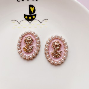 จี้ติดรองเท้าและเคสโทรศัพท์แบบเรซิ่นรูปตัวอักษรโบว์สไตล์ชานสีชมพูแบบกำหนดเอง ขายส่ง - Product Image 5