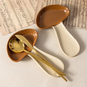 Repose-cuillère en céramique en forme de champignon, brun rougeâtre, écologique, lavage à la main uniquement, pour usage domestique et en restaurant - Product Image 1