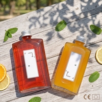 Bouteille carrée plate en verre minimaliste de haute transparence avec bouchon à vis métallique hermétique pour café froid, jus et spiritueux