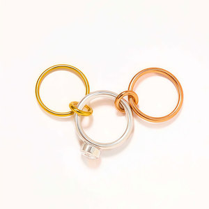 Bague élégante et unique en acier inoxydable avec zircon tricolore à trois anneaux - Product Image 5