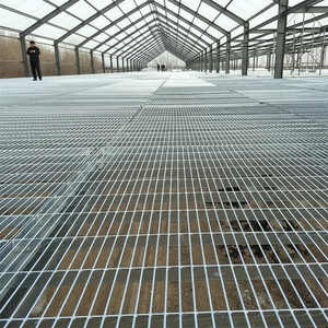 Plancher extérieur robuste en <span class=keywords><strong>acier</strong></span> inoxydable perforé à barres croisées torsadées carrées modernes <span class=keywords><strong>30x30</strong></span>, galvanisé à chaud, anti-corrosion - Product Image 1