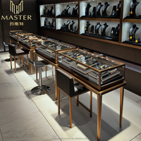 Présentoir à bijoux de luxe Comptoirs de présentation en gros au détail Présentoir en verre en acier inoxydable de couleur personnalisée