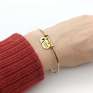 Cynya <span class=keywords><strong>Bracelet</strong></span> jonc ouvert personnalisé avec médailles gravées et breloque nacrée Cadeau <span class=keywords><strong>de</strong></span> <span class=keywords><strong>naissance</strong></span> à la mode pour <span class=keywords><strong>maman</strong></span> - Product Image 2
