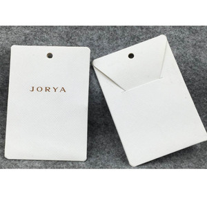 บัตรกำนัลไวน์แบบกำหนดเองจากโรงงาน รูปทรงสี่เหลี่ยมผืนผ้า พร้อมแท็บเล็ตแขวน - Product Image 3