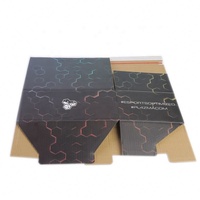 Boîtes postales auto-adhésives en carton ondulé avec bandes de déchirement adhésives, finition brillante ou mate, doublure en mousse