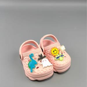 2025 Sommer Neue Lässige Haus- und Badezimmer-Kinderhausschuhe für Drinnen und Draußen Zweifach Tragbar Leichtgewichtig Polyester-Obermaterial Flach Bequem - Product Image 4