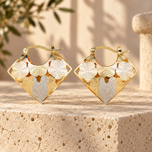 Orecchini a Cerchio Triangolari Traforati a Rosa per Donne, Gioielli Eleganti e alla Moda Multicolore - Product Image 3