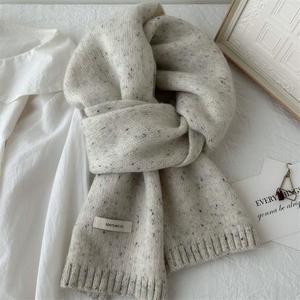 Écharpe en laine tricotée 100% pure, unie, chaude pour l'hiver, longue, enveloppante, douce, coupe-vent, pour femme, idéale pour les voyages et le quotidien - Product Image 5