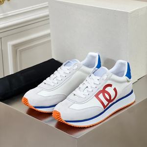 รองเท้าวิ่งแฟชั่นสไตล์ใหม่ ดีไซน์หรูหรา รองเท้าลำลองสปอร์ตสำหรับผู้ชาย แบรนด์ดัง รองเท้าเดินสบายๆ แบบพื้นเรียบ - Product Image 1