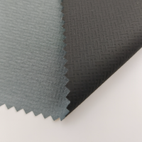 Tissu en cuir PU multicolore tendance avec gaufrage, texture douce, résistant à l'abrasion et anti-moisissure, 110 GSM, pour usage vestimentaire