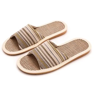 Pantuflas de Paja a Rayas para Interiores, Punta Abierta, Transpirables, para Hombre, Diseño Amarillo y Naranja - Product Image 3