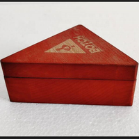 Boîte à dés de voyage en bois de hêtre avec logo gravé, petit plateau organisateur triangulaire pour jeux de dés avec fermeture magnétique