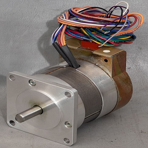 PLC NOUVEAU <span class=keywords><strong>Elcom</strong></span>/Pittman Réf. : N2342S003 12 V Sans balais Convient pour Mantis Vente en gros - Product Image 1