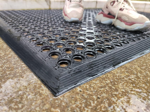 Tapis en caoutchouc perforé résistant aux intempéries pour extérieur, tapis léger à emboîtement pour station de lavage de voitures, surface de sol boueuse et grasse - Product Image 2