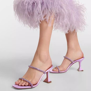 Sandales à talons hauts pour femmes, personnalisables en couleurs, à bout carré ouvert, avec diamants colorés, double brides, en satin sur mules - Product Image 1