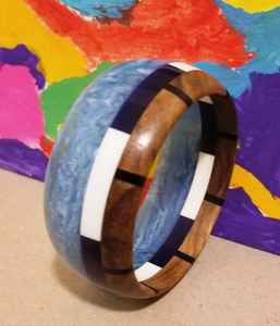 Brazaletes de Resina y Madera para Mujer, Joyería Elegante Hecha a Mano de Estilo Tradicional y Moderno con Acabado de Madera Natural y Resina - Product Image 3