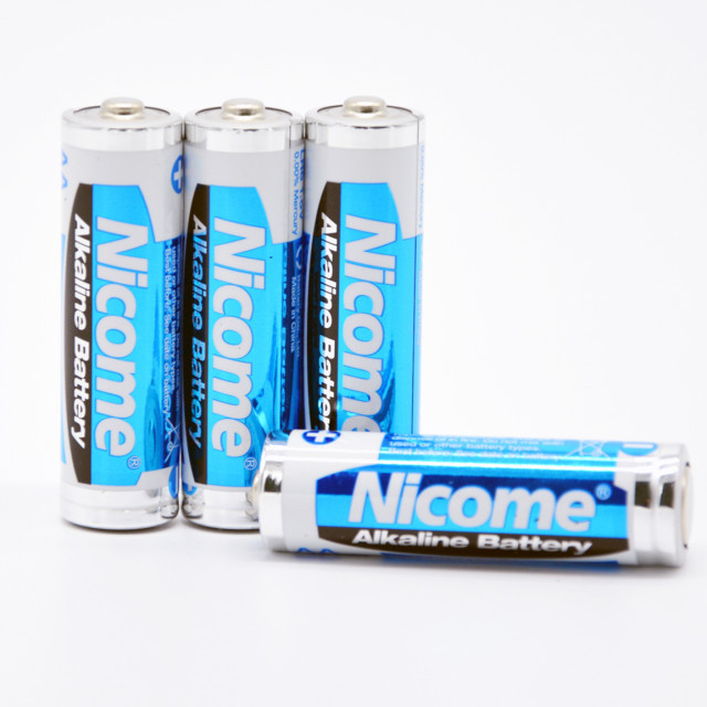 China Factory AA LR6 Size 1.5V Alkaline Battery Cell Free Samples for Home Appliance Remote Controls 3V Toys Primary Batteries
