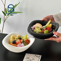 Assiettes et bols irréguliers en céramique blanche et noire, style moderne, pour restaurant, ensemble d'assiettes à salade pour la cuisine