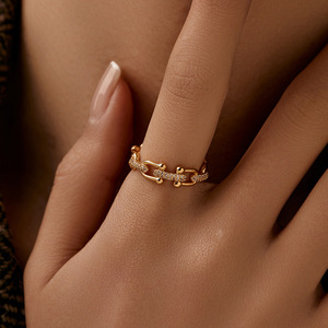 <span class=keywords><strong>Bague</strong></span> Chaîne Personnalisée en Argent Sterling S925 Plaqué Or avec Fermoir <span class=keywords><strong>Fer</strong></span> <span class=keywords><strong>à</strong></span> <span class=keywords><strong>Cheval</strong></span> et Zircon pour <span class=keywords><strong>Femme</strong></span> – Bijou de Soirée - Product Image 4