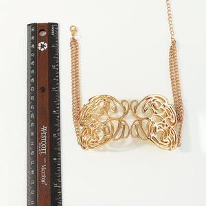 Collana ZA <span class=keywords><strong>Cross</strong></span> Border con Scultura Floreale Traforata Esagerata, Stile Tribale Personalizzato, Geometrica Retrò Elegante - Product Image 6