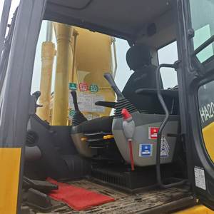 รถขุดโคมัตสึ PC200-8 มือสอง 20 ตัน ชั่วโมงการใช้งานต่ำ สภาพเดิมจากญี่ปุ่น รถขุดไฮดรอลิกแบบตีนตะขาบ PC200-8 - Product Image 3