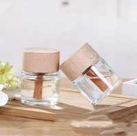 Bouteille de parfum en verre ronde vide de 50ml avec bouchon en bois pour voiture pour diffuseur de roseaux ou parfums de voiture personnalisés