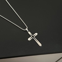 Collier croix en acier inoxydable, style long argenté, adapté aux hommes et aux femmes, vente en gros