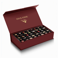 Boîtes d'emballage de chocolat de luxe noires personnalisées boîte-cadeau de dessert en papier avec séparateur pour les dates avec impression en relief