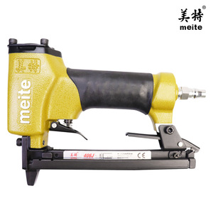 Cloueuse Meite 422JL à bec allongé de 48 mm pour le travail du bois et la menuiserie - Product Image 3
