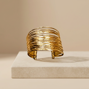 Bracelet manchette ouvert en laiton plaqué or, style minimaliste et tendance, pour femme, inspiré de l'Inde, ajustable, idéal pour les soirées - Product Image 1