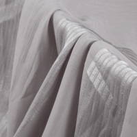 Tissu en satin de polyester jacquard à rayures B3 avec fil argenté, respirant, doux au toucher, idéal pour la confection de shaylas, kaftans et saris