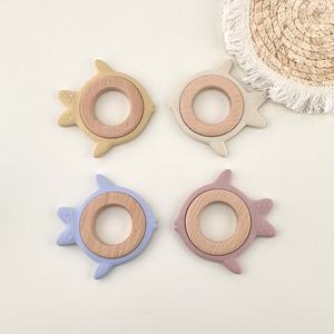 Jouet <span class=keywords><strong>de</strong></span> <span class=keywords><strong>dentition</strong></span> en silicone rond CE en bois pour nouveau-né, breloque <span class=keywords><strong>de</strong></span> <span class=keywords><strong>dentition</strong></span> en silicone et en bois - Product Image 4