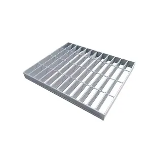 Pannello pedonale zincato copertura del vialetto in metallo pavimento 6m * 1m seghettato in acciaio metallo reticolo casa e deposito di casa