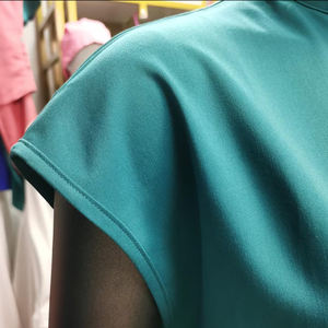 2025 cuello mandarín blanco de alta calidad, cómodo, antiarrugas, juego de exfoliante médico de enfermería elástico para mujeres, uniforme de Hospital - Product Image 2